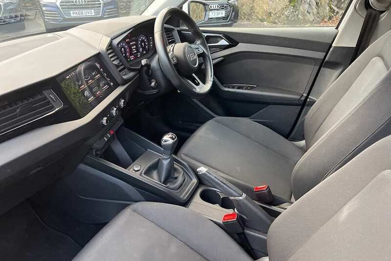 Used Audi A1 Design 94 HP (69 kW) 2020 White Hatchback