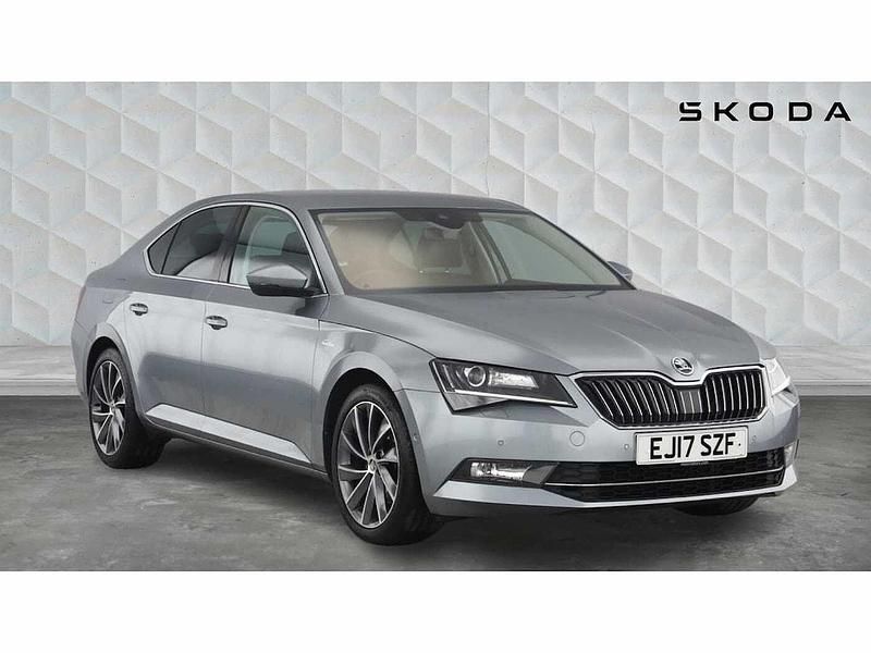 Business grey metallic Used 2017 Skoda Superb Hatchback | £13,300 (Fair price) - Image 1/4