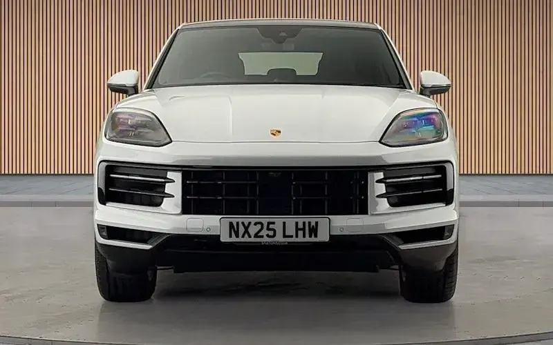 New Porsche Cayenne 354 HP (260 kW) 2025 Carrara white SUV
