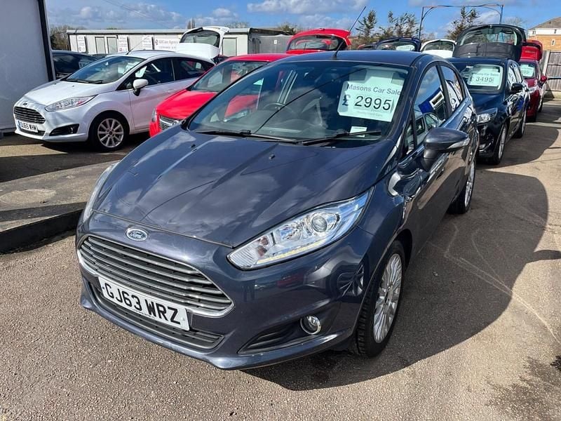 Used Ford Fiesta Titanium 125 HP (91 kW) 2013 Grey Hatchback