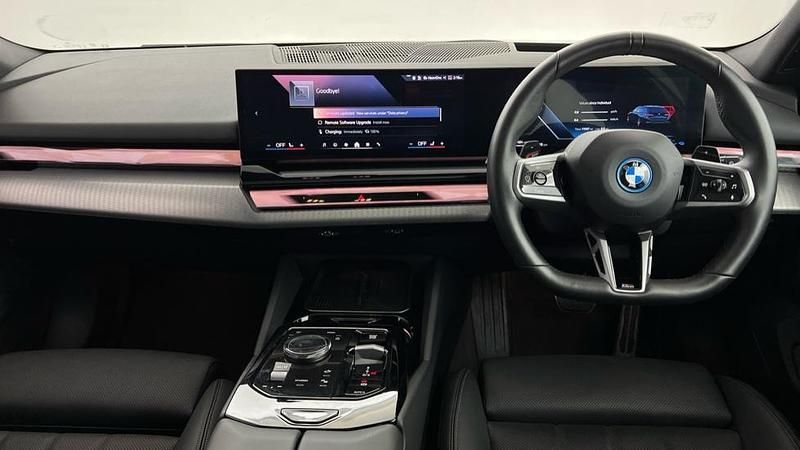 Used BMW 530e M Sport 295 HP (216 kW) 2025 Blue Estate