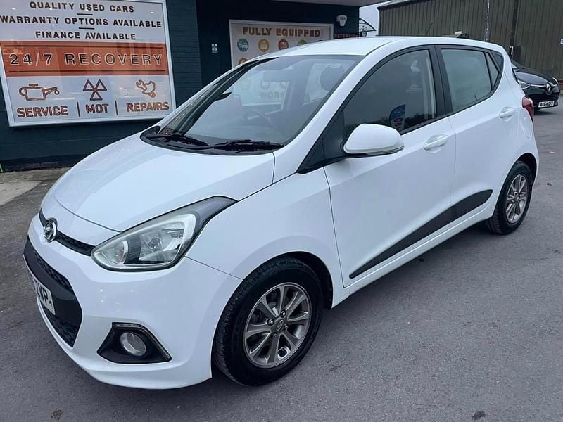 Used Hyundai i10 Premium 2016 White Hatchback