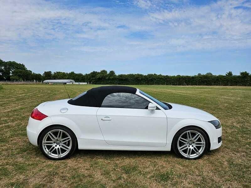 Begagnad Audi TT 200 HK (147 kW) 2009 Vit Sportkupé