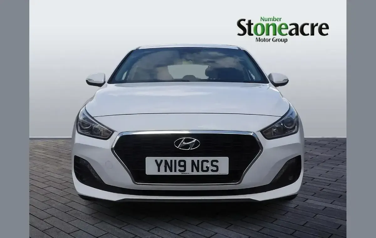 Used Hyundai i30 SE 120 HP (88 kW) 2019 White Hatchback