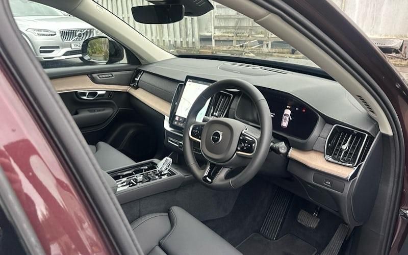 Used Volvo XC90 Plus 250 HP (183 kW) 2025 SUV