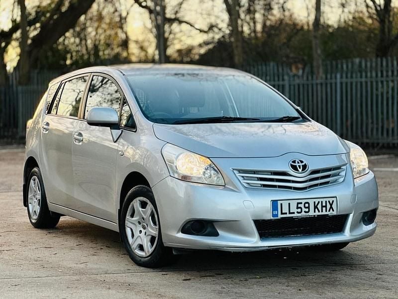 Silver Used 2009 Toyota Verso T2 MPV | £3,975 (Fair price) - Image 1/4