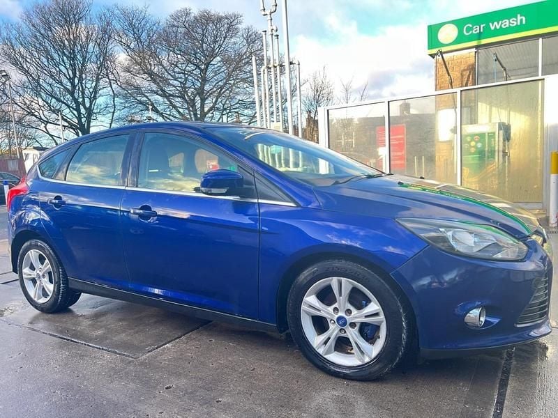 Used Ford Focus Zetec 116 HP (85 kW) 2014 Blue Hatchback
