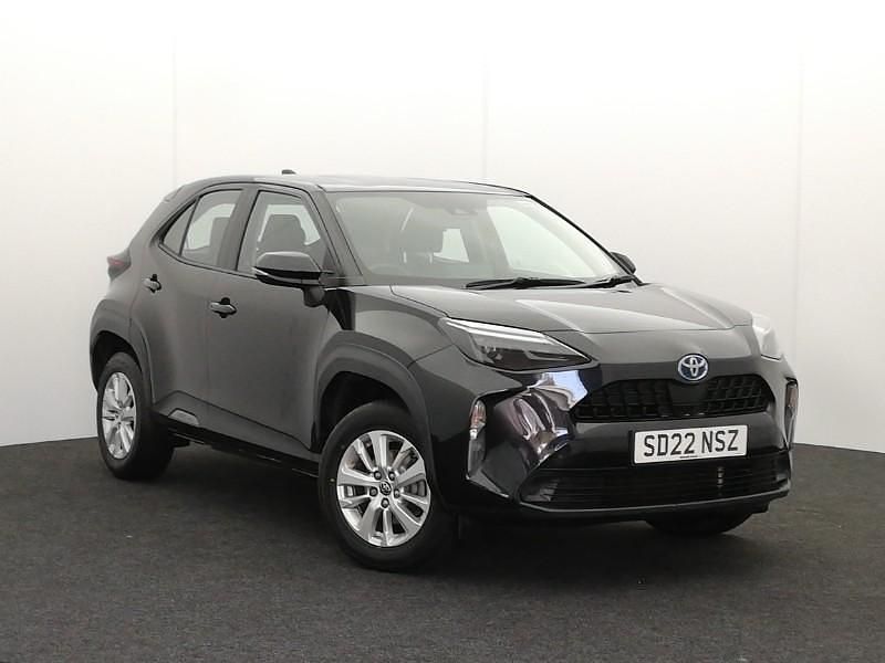 Black Used 2022 Toyota Yaris Hybrid Estate | £17,498 (Good price) - Image 1/4