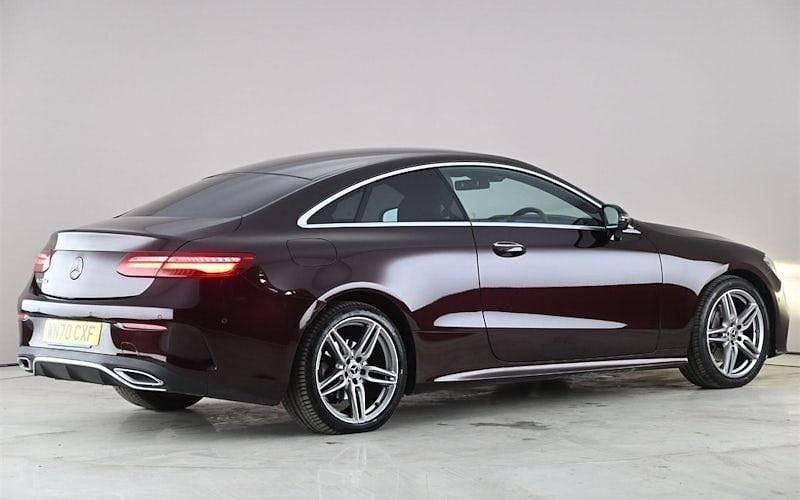 Usado Mercedes E220 AMG Line Premium 194 CV (142 kW) 2020 Rojo Coupe