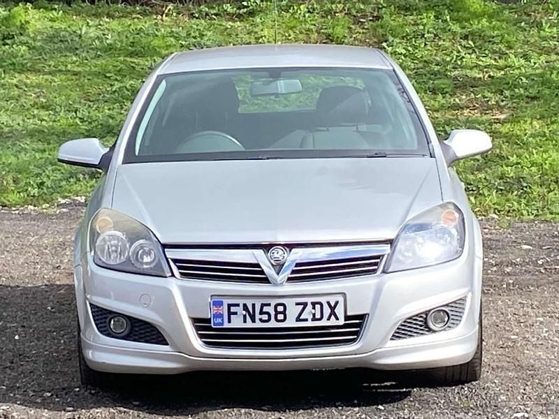 Used Vauxhall Astra SRi 150 HP (110 kW) 2008 Silver Hatchback