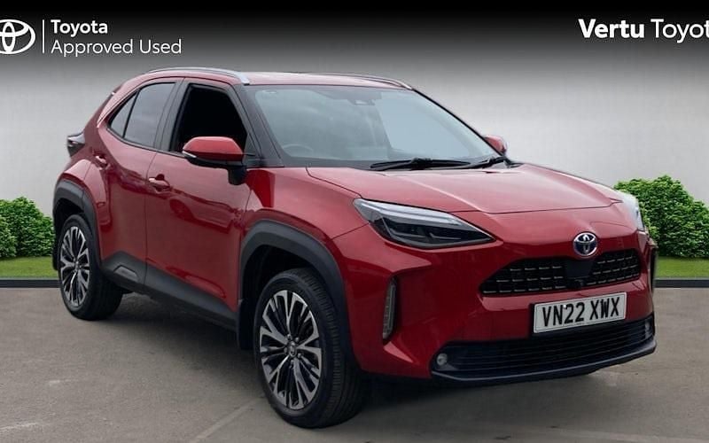 Used 2025 Toyota Yaris Hybrid Estate | £20,880 (Fair price) - Image 1/4