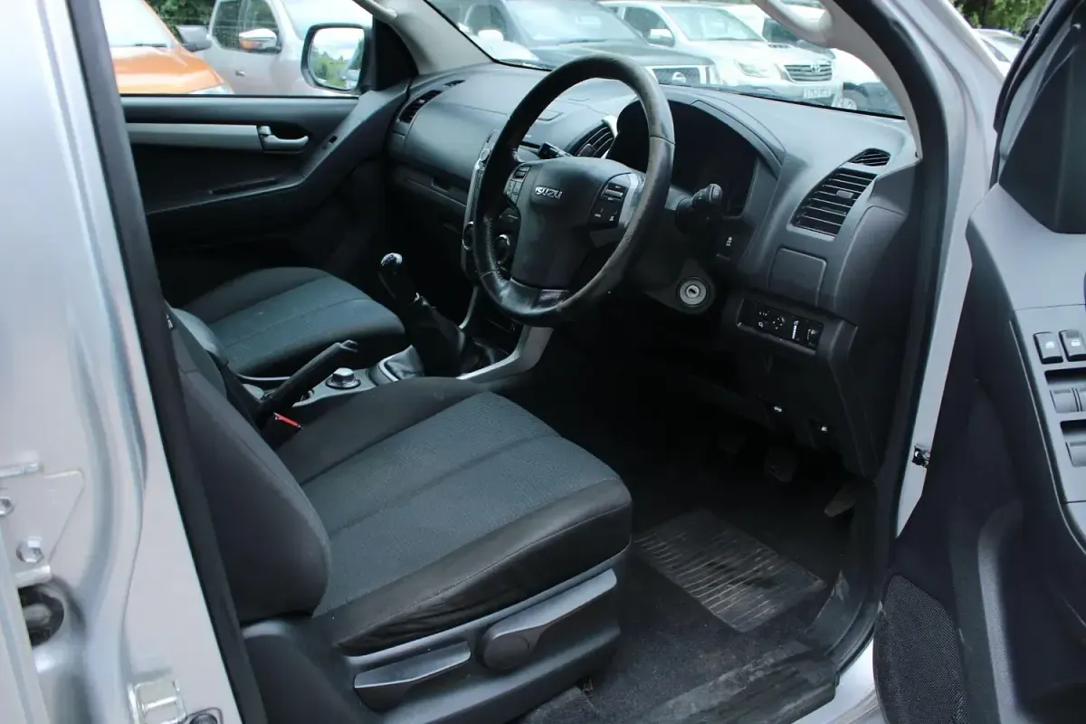 Used Isuzu D-Max 2013 Silver Pickup