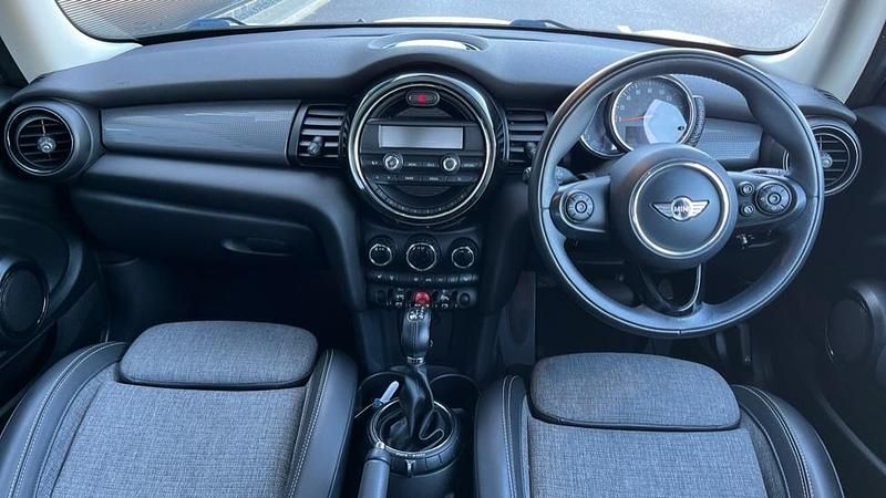 Used Mini Cooper Hatch 134 HP (98 kW) 2017 Silver Hatchback