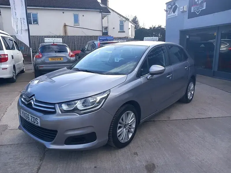 Used Citroën C4 Feel 100 HP (73 kW) 2016 Grey Hatchback