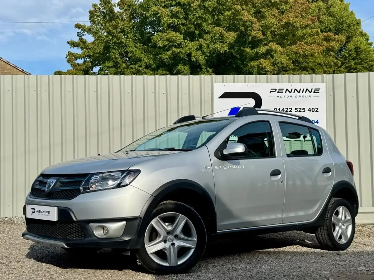 Used Dacia Sandero Lauréate 90 HP (66 kW) 2016 Silver Hatchback