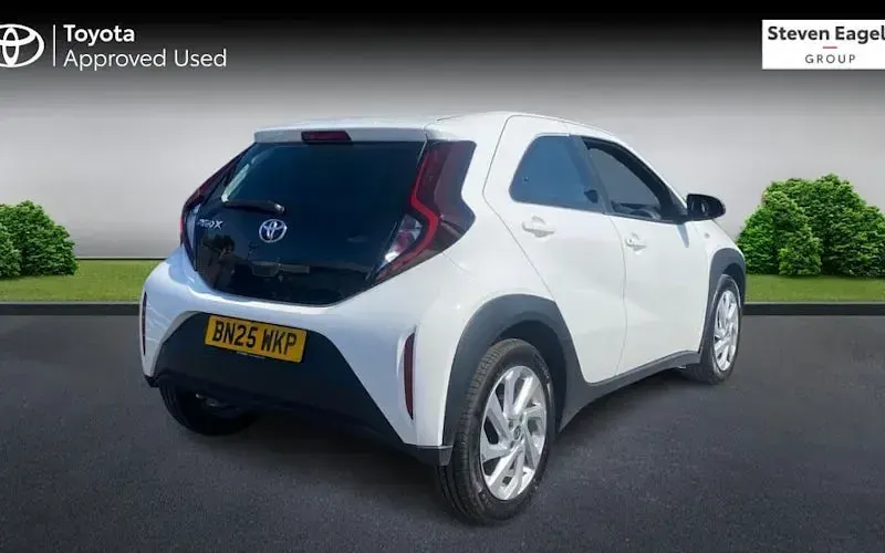 Used Toyota Aygo X PURE 72 HP (52 kW) 2025 White SUV