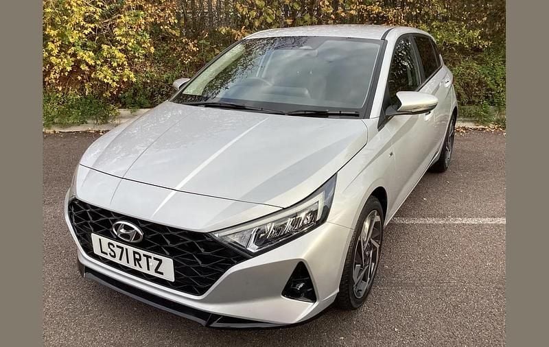 Begagnad Hyundai i20 Premium 100 HK (73 kW) 2021 Silver Halvkombi