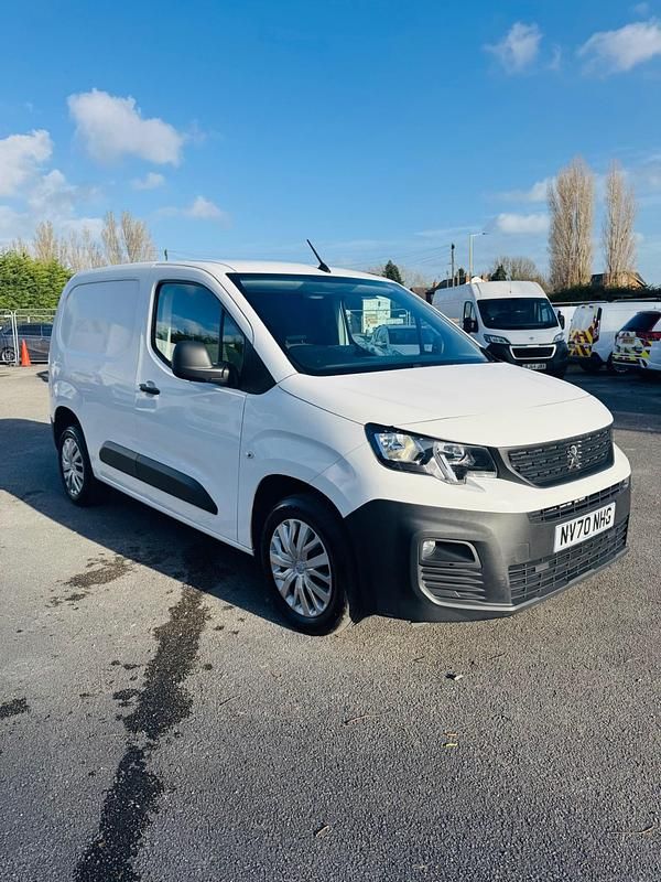 Used Peugeot Partner 131 HP (96 kW) 2021 White MPV