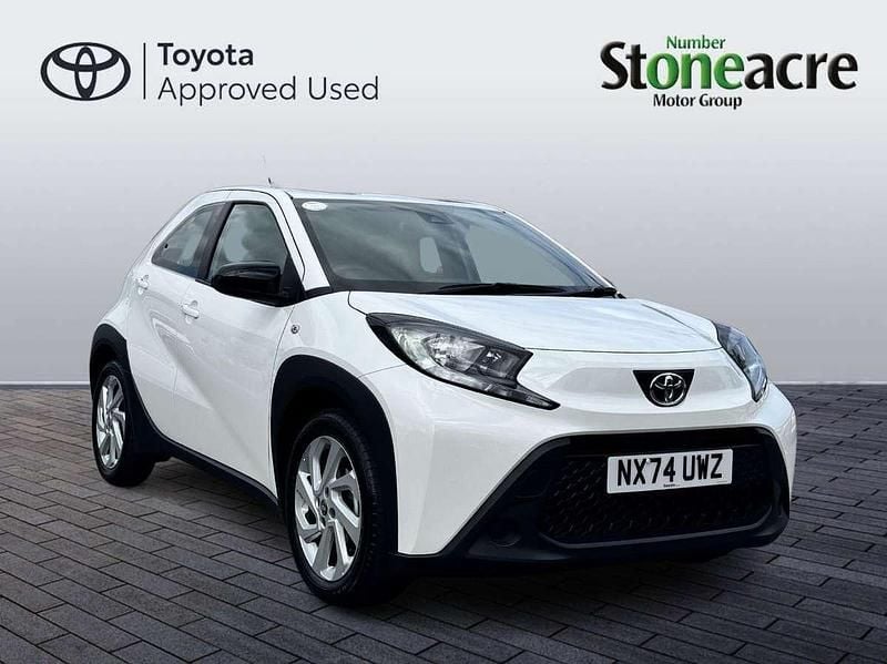 White Used 2024 Toyota Aygo PURE Hatchback | £13,500 (Fair price) - Image 1/2