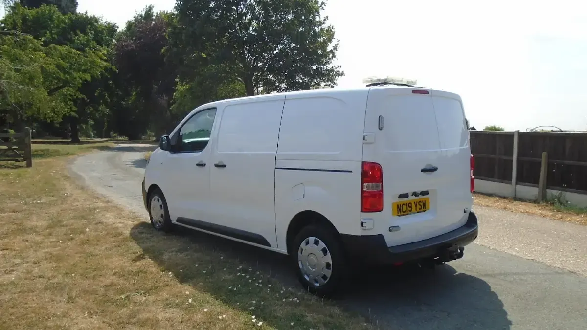 Used Citroën Dispatch 120 HP (88 kW) 2019 White MPV