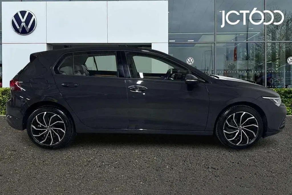 Used VW Golf VII Life 110 HP (80 kW) 2021 Hatchback