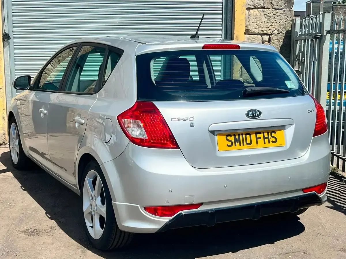 Used Kia Ceed 113 HP (83 kW) 2010 Silver Hatchback