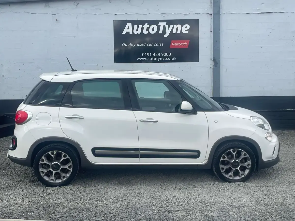 Gebraucht Fiat 500L Trekking 95 PS (69 kW) 2017 Weiß Van / Kleinbus