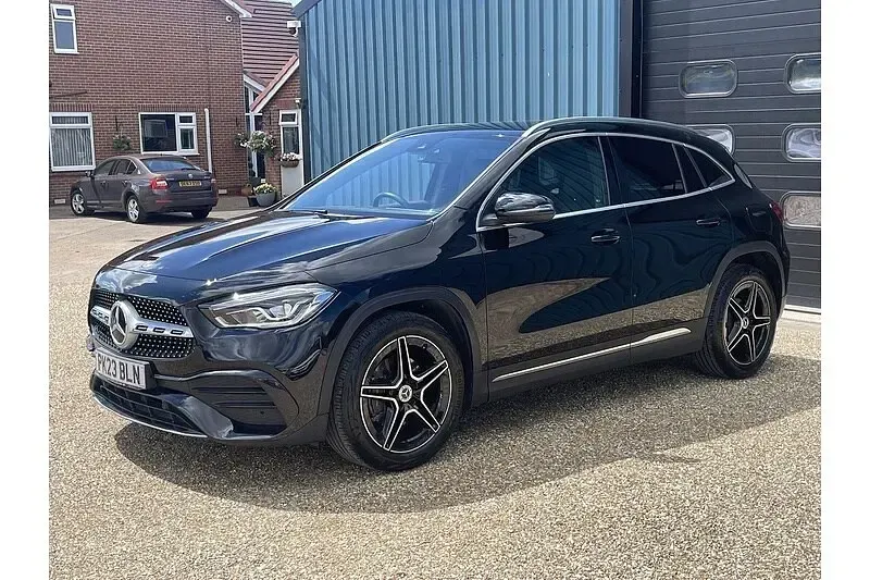 Used Mercedes GLA200 Executive 163 HP (119 kW) 2023 Black SUV