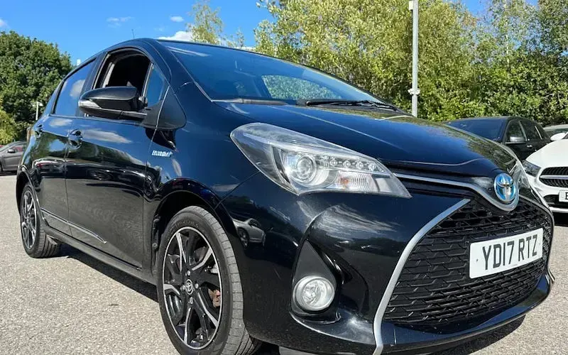 Used Toyota Yaris Design 101 HP (74 kW) 2016 Black Hatchback