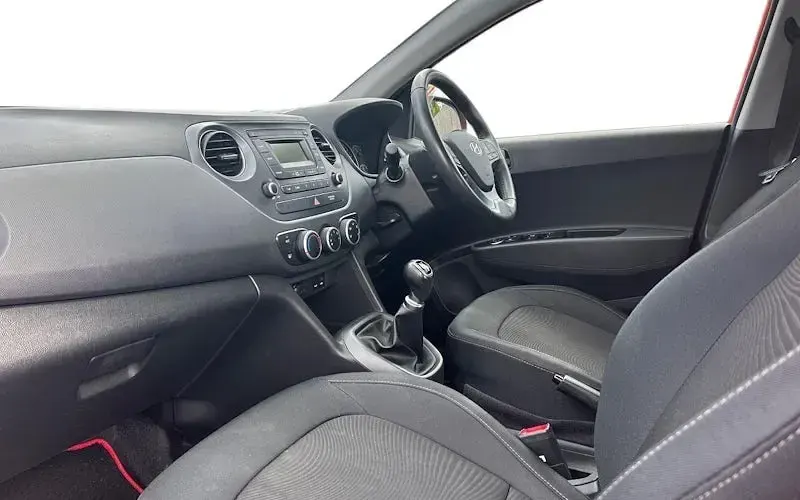 Used Hyundai i10 SE 67 HP (49 kW) 2019 Red Hatchback