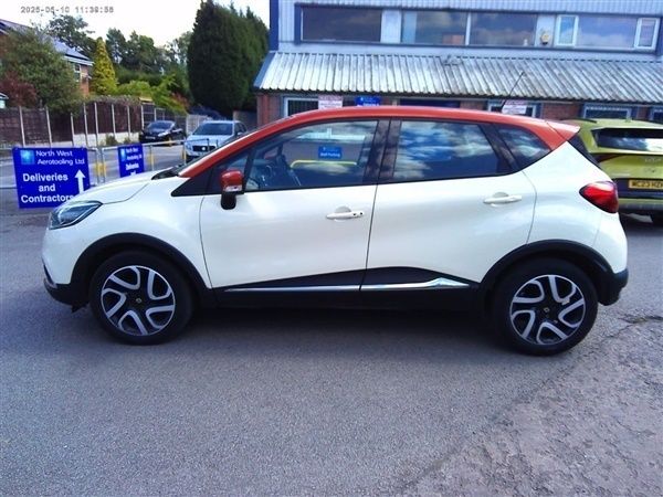 Cream orange Used 2015 Renault Captur Dynamique SUV | £4,995 (Fair price) - Image 1/1
