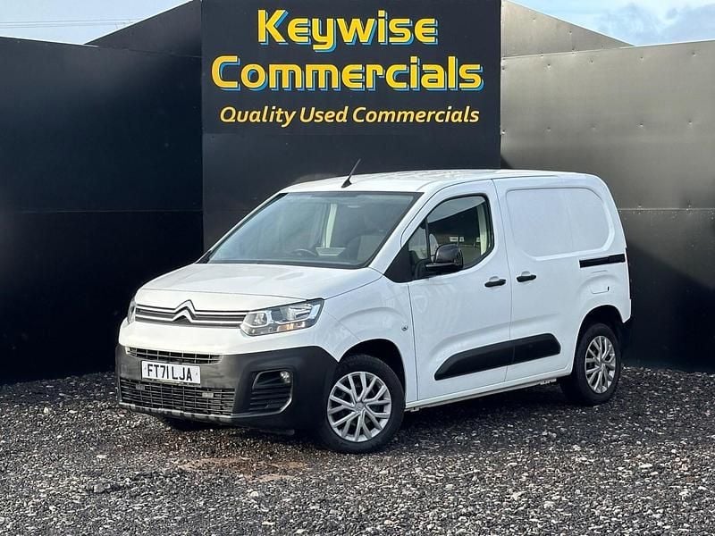 White Used 2022 Citroën Berlingo MPV | £8,990 (Good price) - Image 1/2