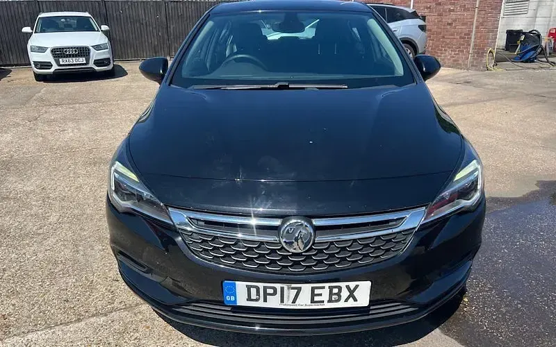Used Vauxhall Astra Elite 110 HP (80 kW) 2017 Black Hatchback