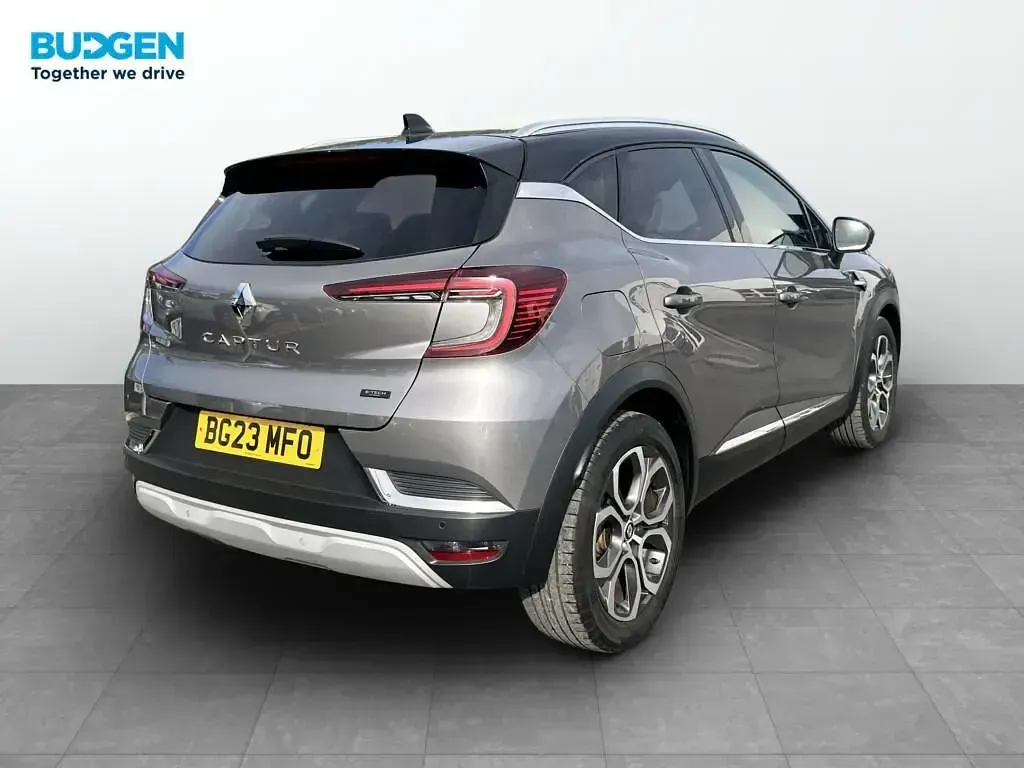 Usado Renault Captur Techno 143 HP (105 kW) 2023 Cinzento SUV