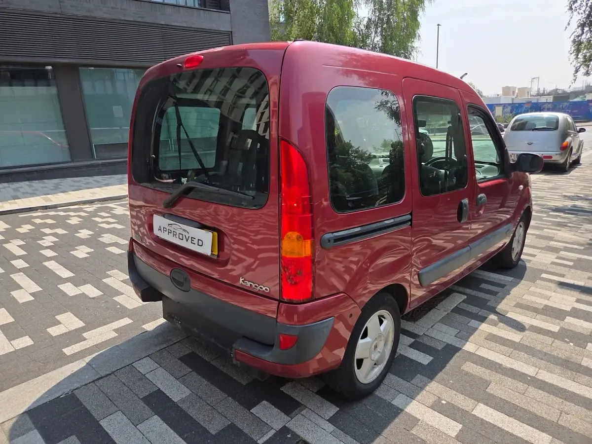 Used Renault Kangoo Expression 84 HP (61 kW) 2006 Red MPV