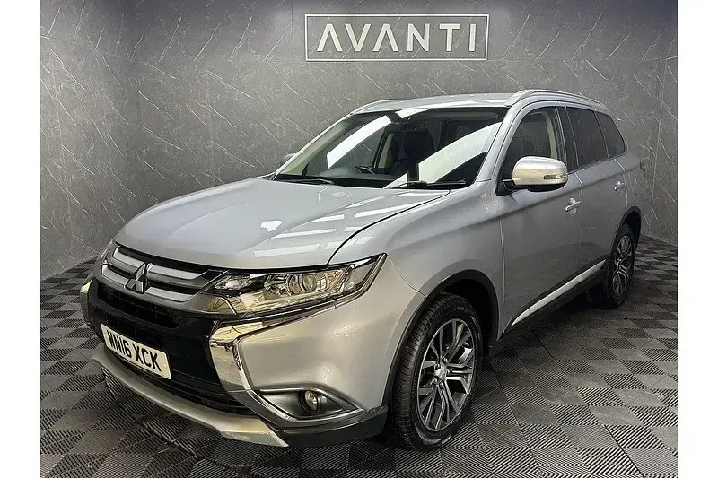 Usado Mitsubishi Outlander 150 HP (110 kW) 2016 Prateado SUV
