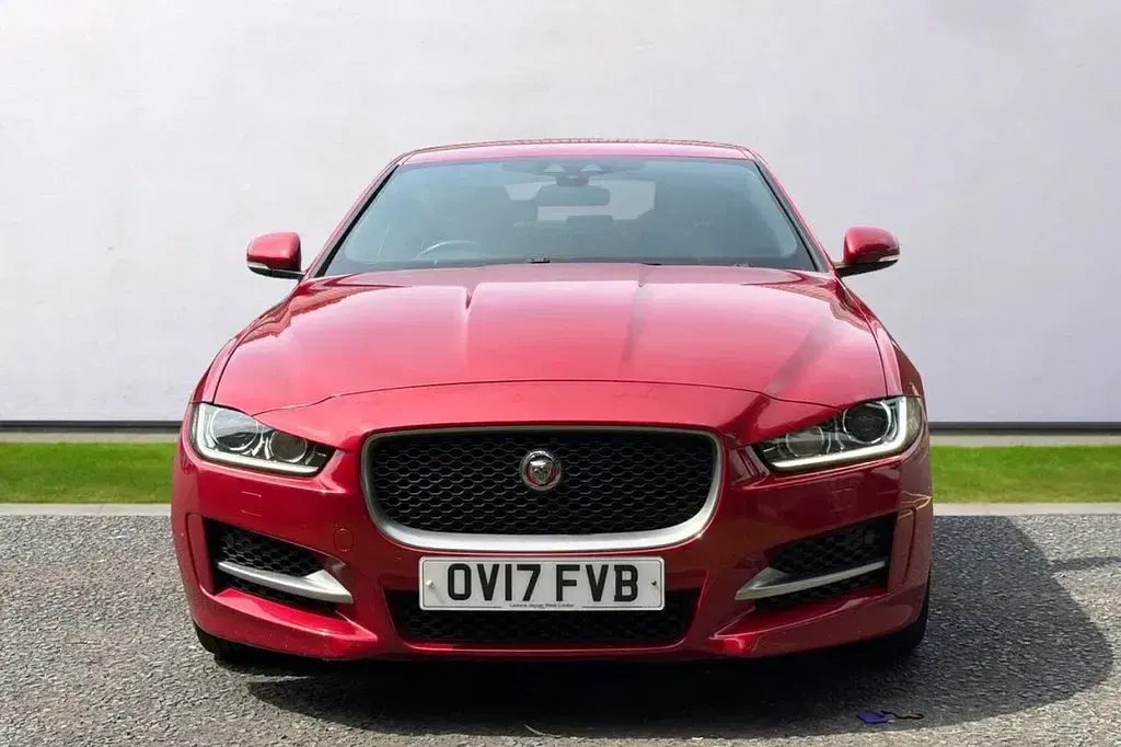 Used Jaguar XE R-Sport 180 HP (132 kW) 2017 Red Sedan
