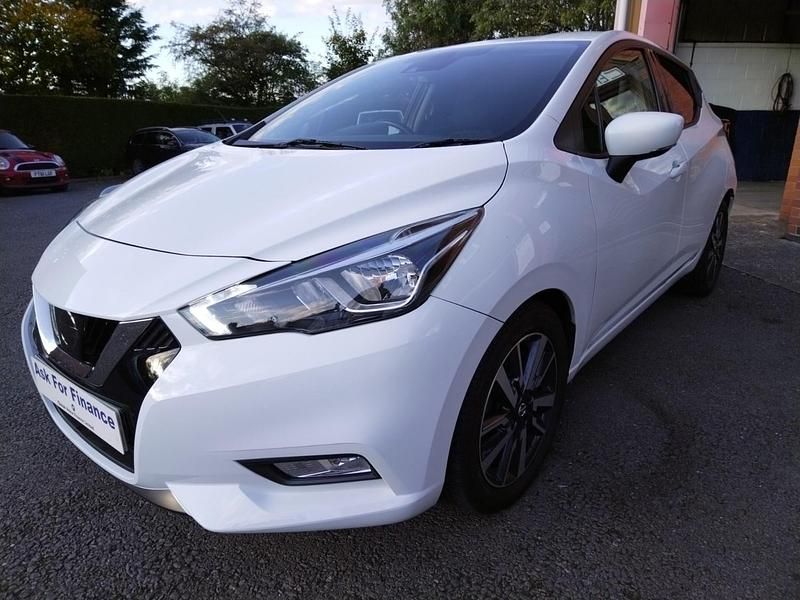 Used Nissan Micra N-Connecta 90 HP (66 kW) 2018 White Hatchback