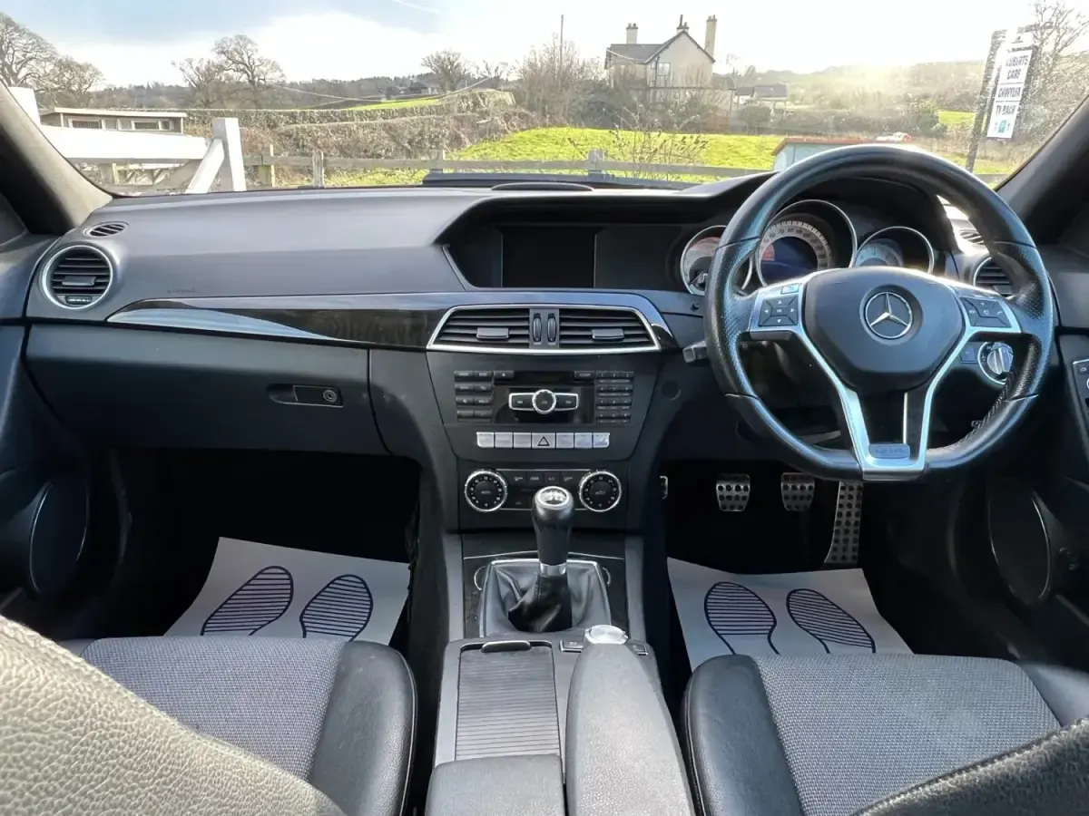 Usado Mercedes C180 2012 Preto Carrinha