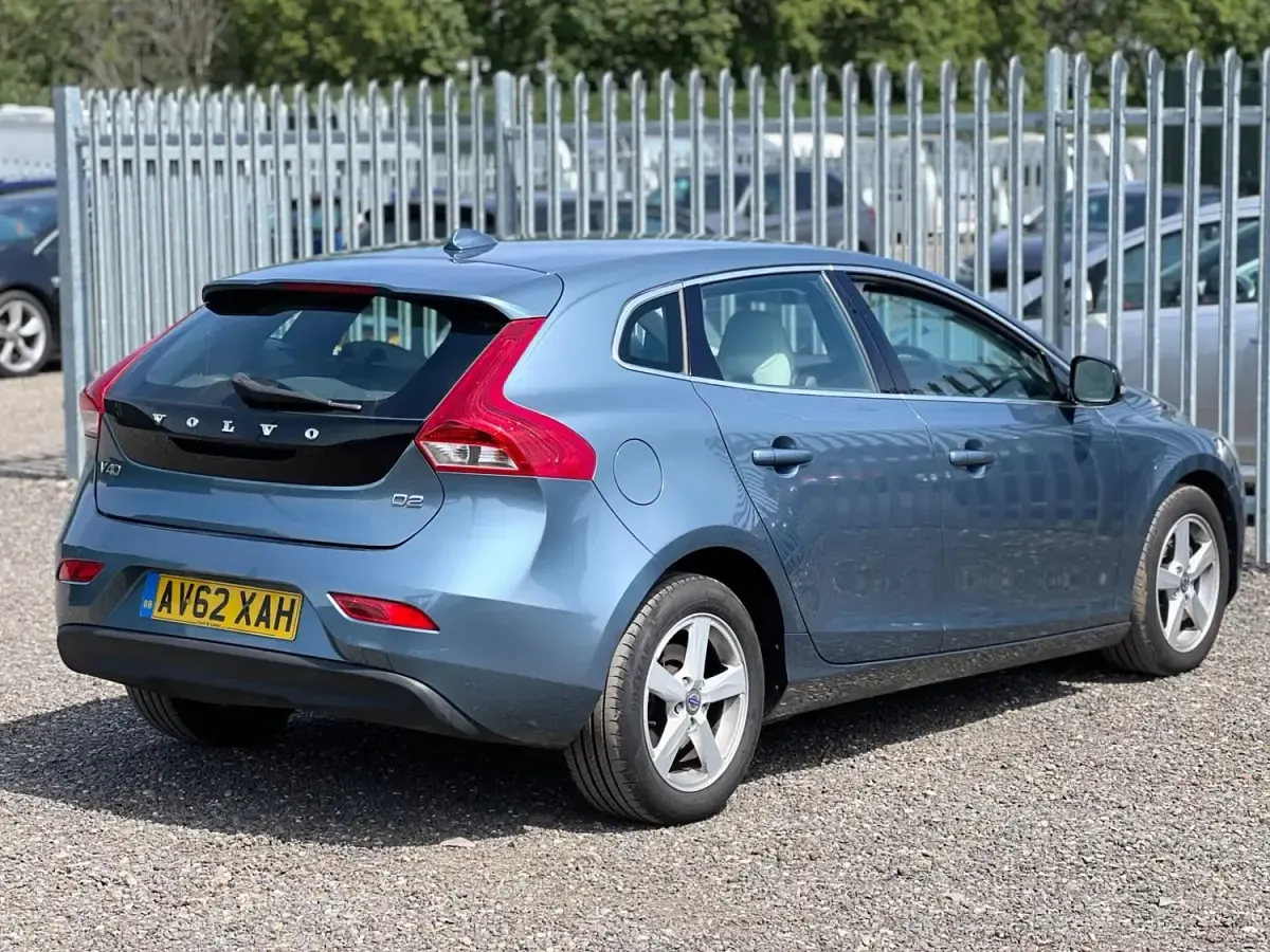 Usado Volvo V40 SE 2013 Azul Utilitario