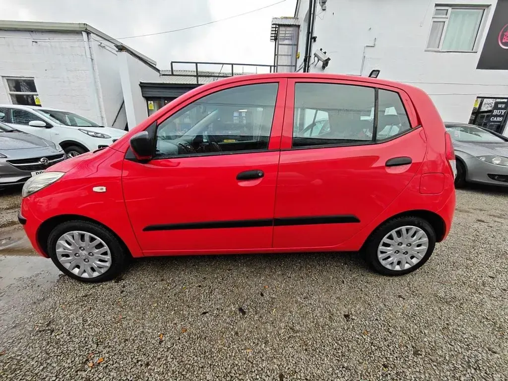 Used Hyundai i10 Classic 77 HP (56 kW) 2010 Red Hatchback
