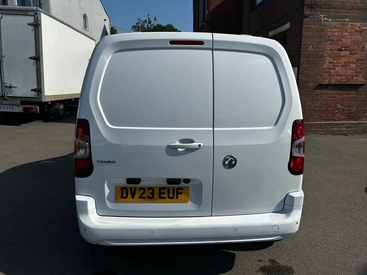 Used Vauxhall Combo 100 HP (73 kW) 2023 White MPV