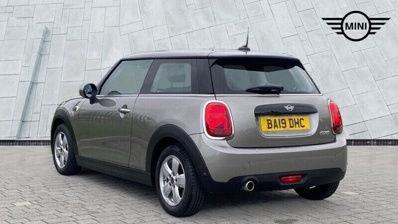 Used Mini Cooper Classic 134 HP (98 kW) 2019 Silver Hatchback