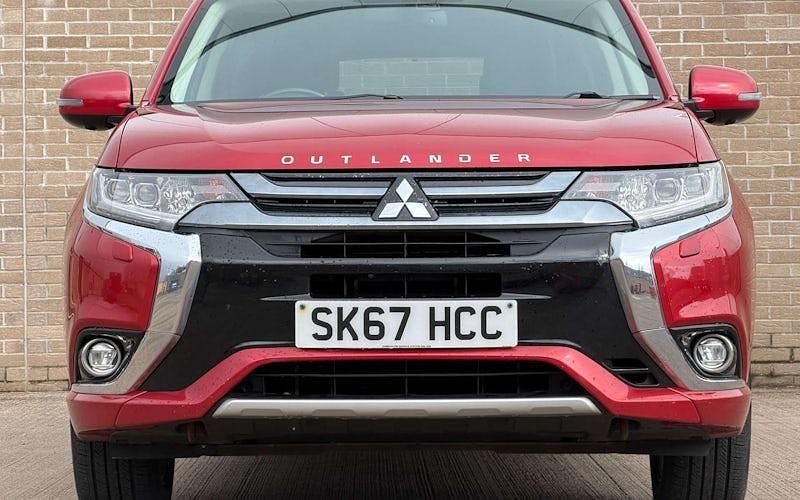 Used Mitsubishi Outlander P-HEV 203 HP (149 kW) 2017 Red Estate