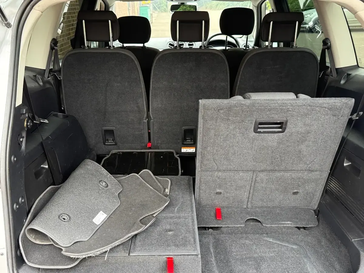 Used Ford S-MAX Titanium 140 HP (102 kW) 2014 Silver MPV
