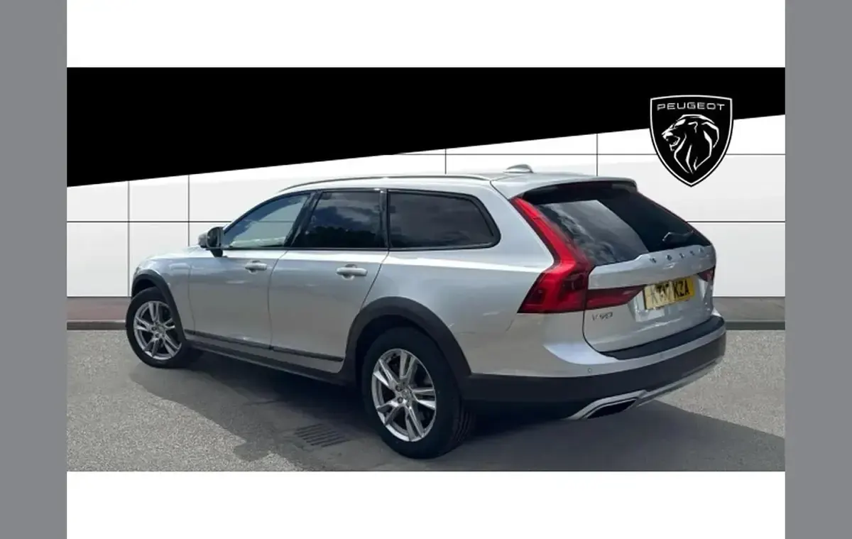Used Volvo V90 CC Pro 190 HP (139 kW) 2017 Silver Estate