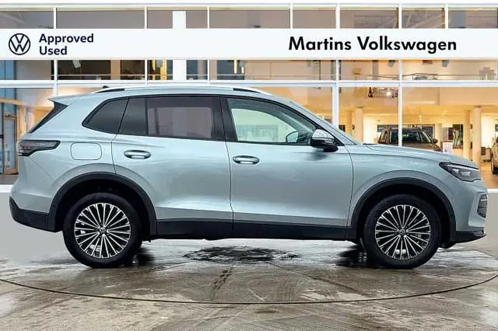 Begagnad VW Tiguan Match 204 HK (150 kW) 2025 Silver SUV