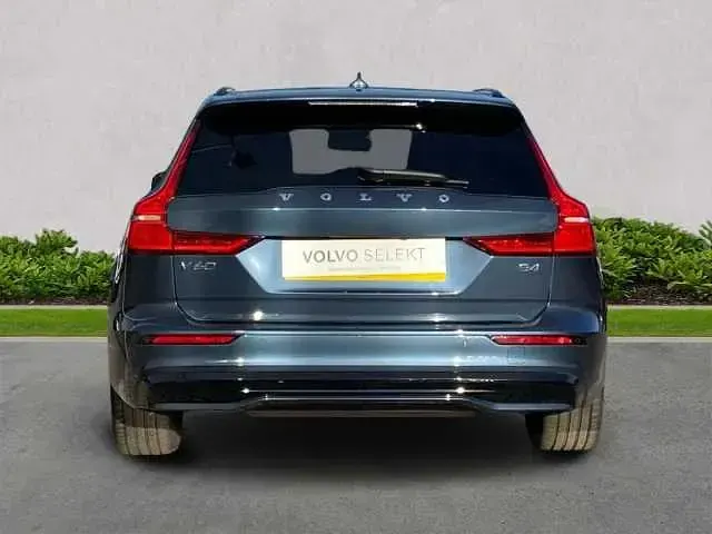 Usado Volvo V60 Plus 197 HP (144 kW) 2023 Carrinha