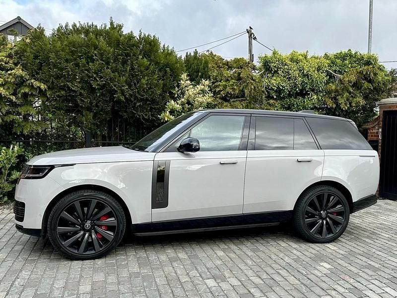 Begagnad Land Rover Range Rover 523 HK (384 kW) 2023 Grå SUV