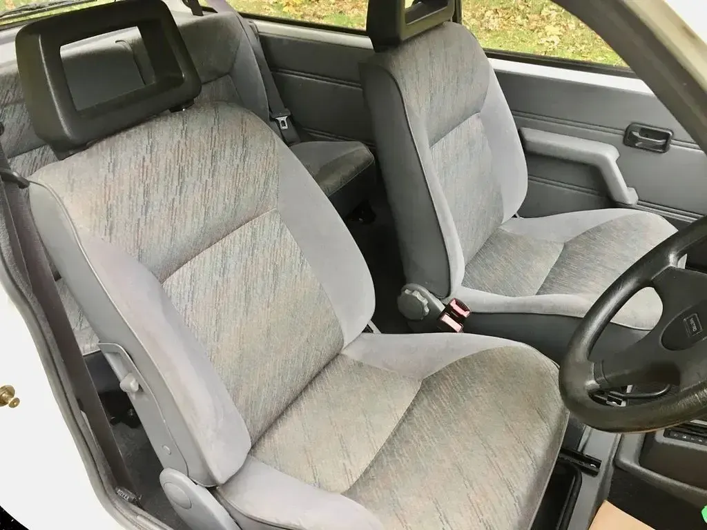 Used Rover Metro 63 HP (46 kW) 1991 White Hatchback